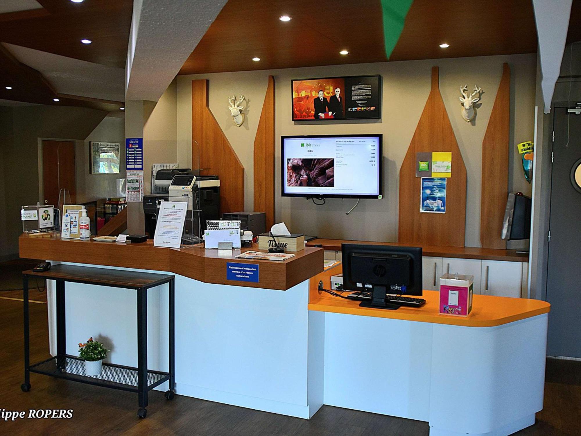 Hotel ibis Styles Gien Exterior foto