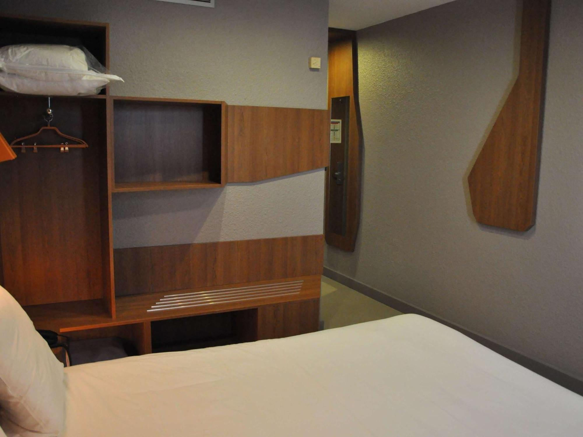 Hotel ibis Styles Gien Exterior foto
